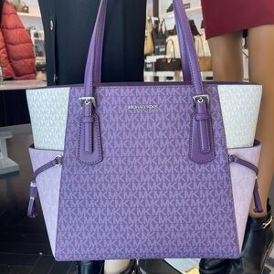 MICHAEL KORS Voyager Lg Color-Block Signature Logo Shoulder Tote Bag
Dark Purple